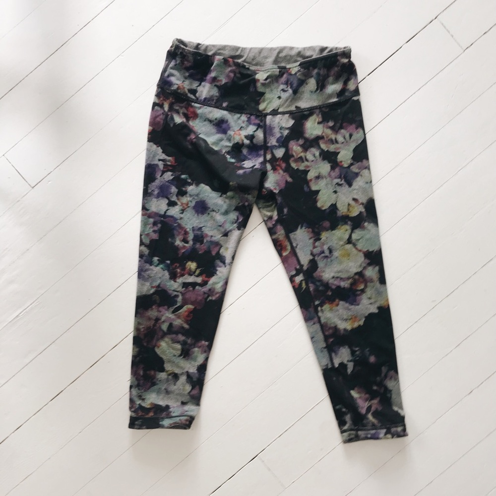 Cropped mid calf workout leggings